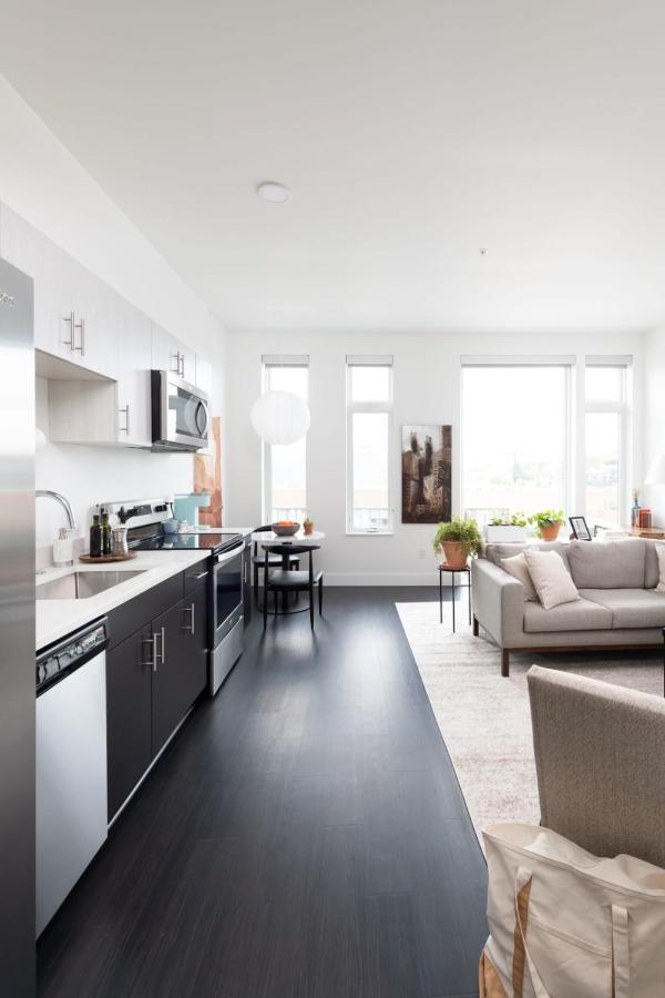 Modern 1Br Apt With Skywalk To Fiserv, Rooftop, And Parking Milwaukee Buitenkant foto
